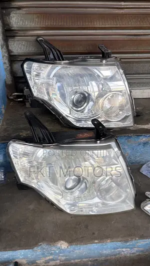 Mitsubishi Pajaro Sports Headlight 2008,2009,2010,2011,2012