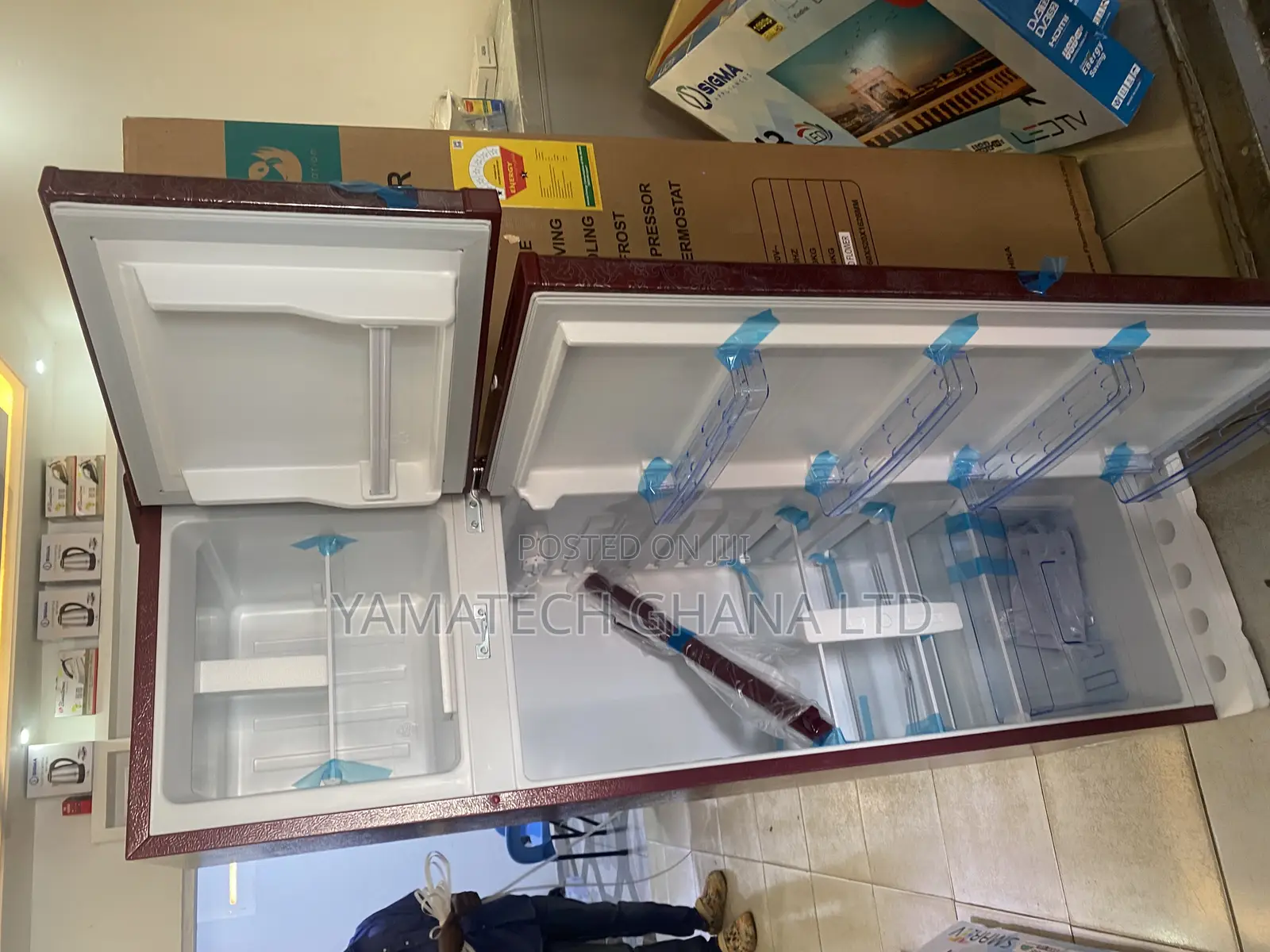 Flamino 166 Litre Fridge With Top Freezer With Nice  Wine Color Design