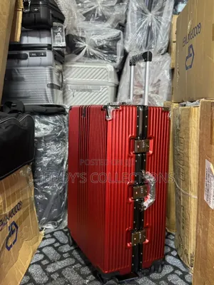 Single Sizes Classy Luxury Zipless Luggage With 360 Wheels