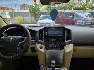Toyota Land Cruiser 4.6 V8 GXR 2016 Black