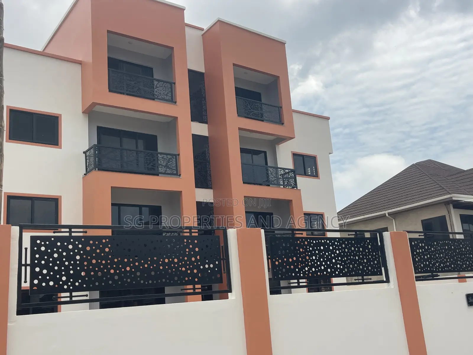 2bdrm Apartment in Lashibi, Sakumono for rent
