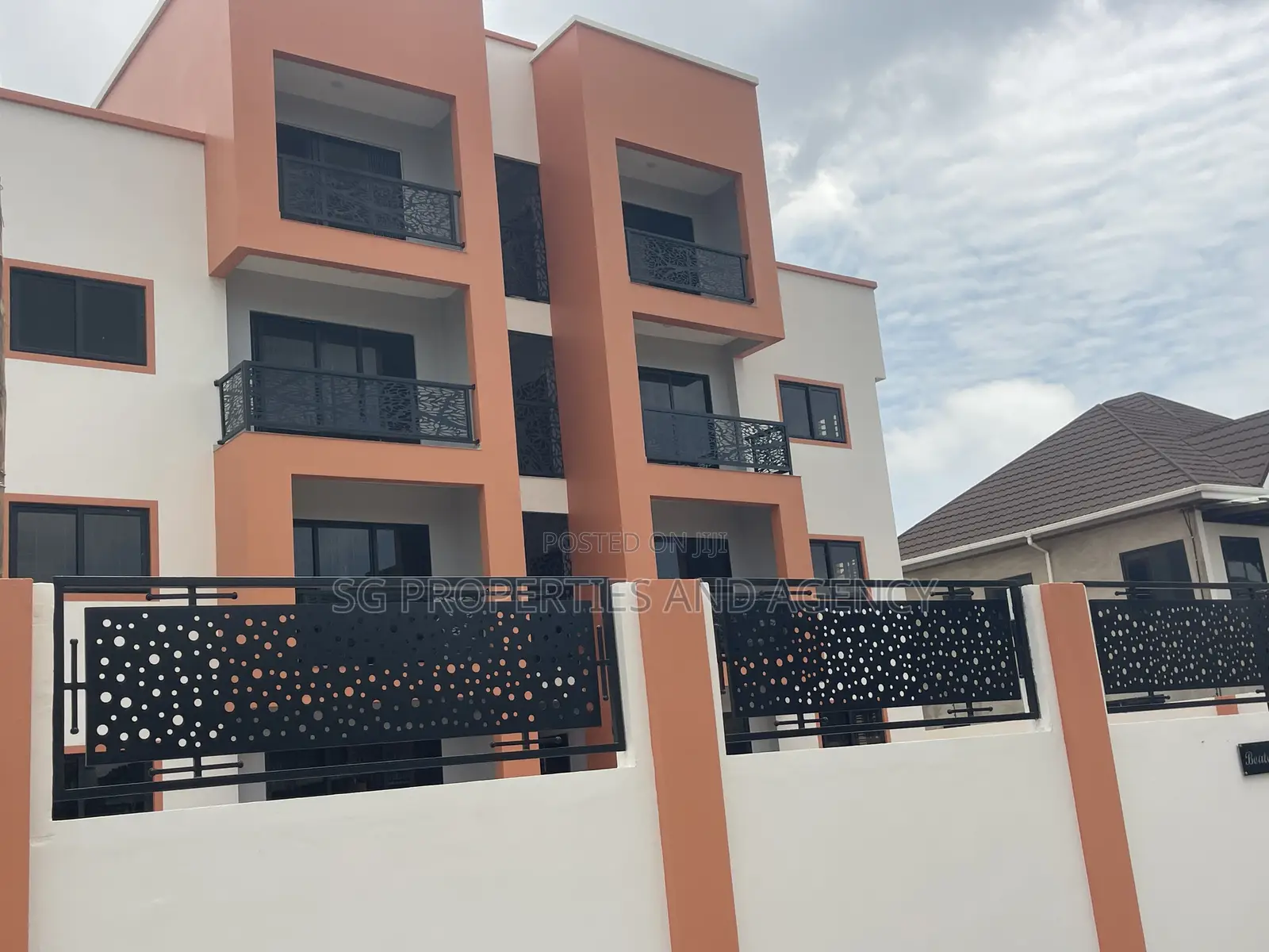 2bdrm Apartment in Lashibi, Sakumono for rent