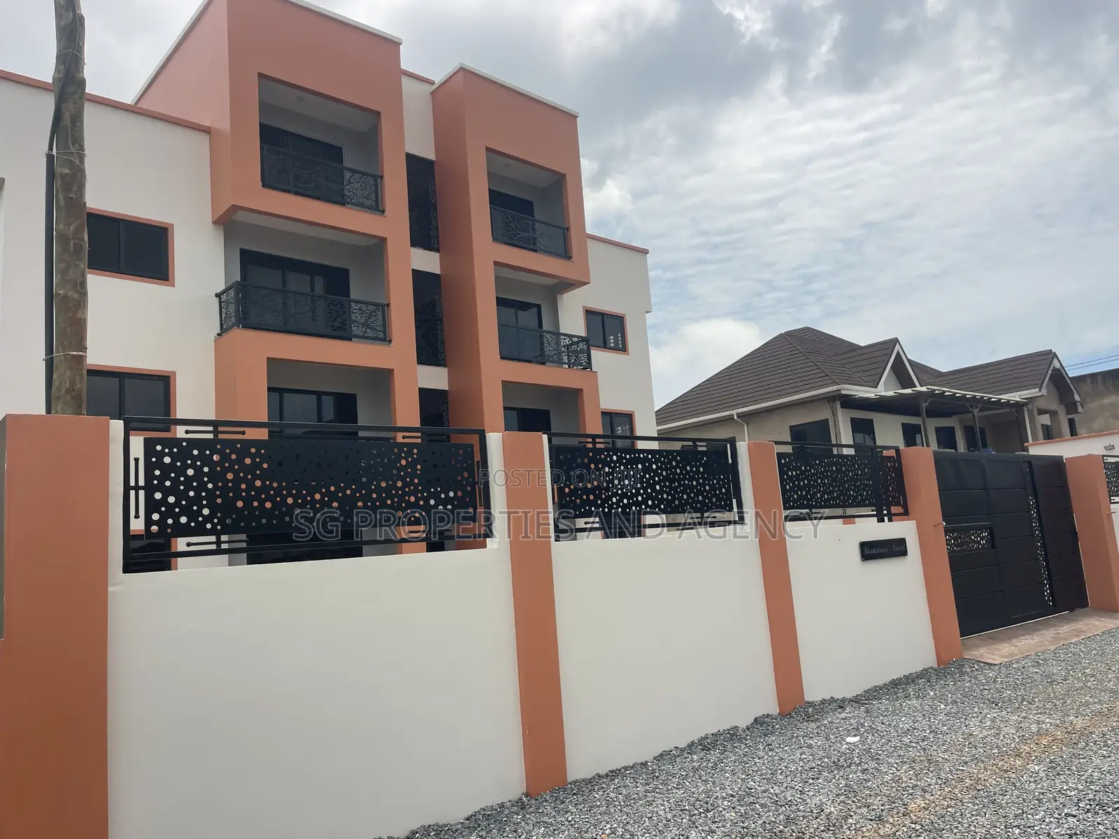 2bdrm Apartment in Lashibi, Sakumono for rent