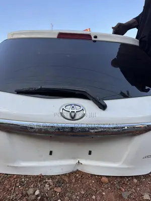 Toyota Vitz Boot 2011-2012