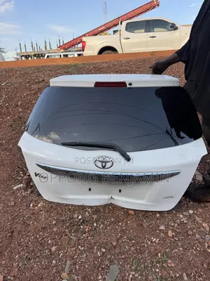 Toyota Vitz Boot 2011-2012
