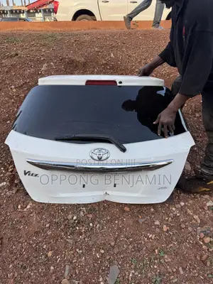 Toyota Vitz Boot 2011-2012
