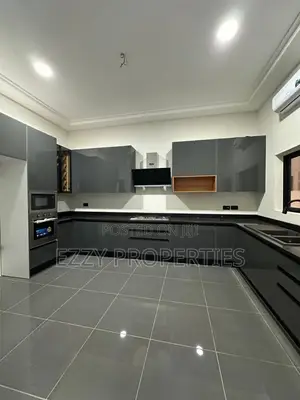 4bdrm House in Botwe Lakeside, Ga East Municipal for sale