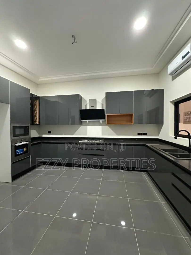 4bdrm House in Botwe Lakeside, Ga East Municipal for sale