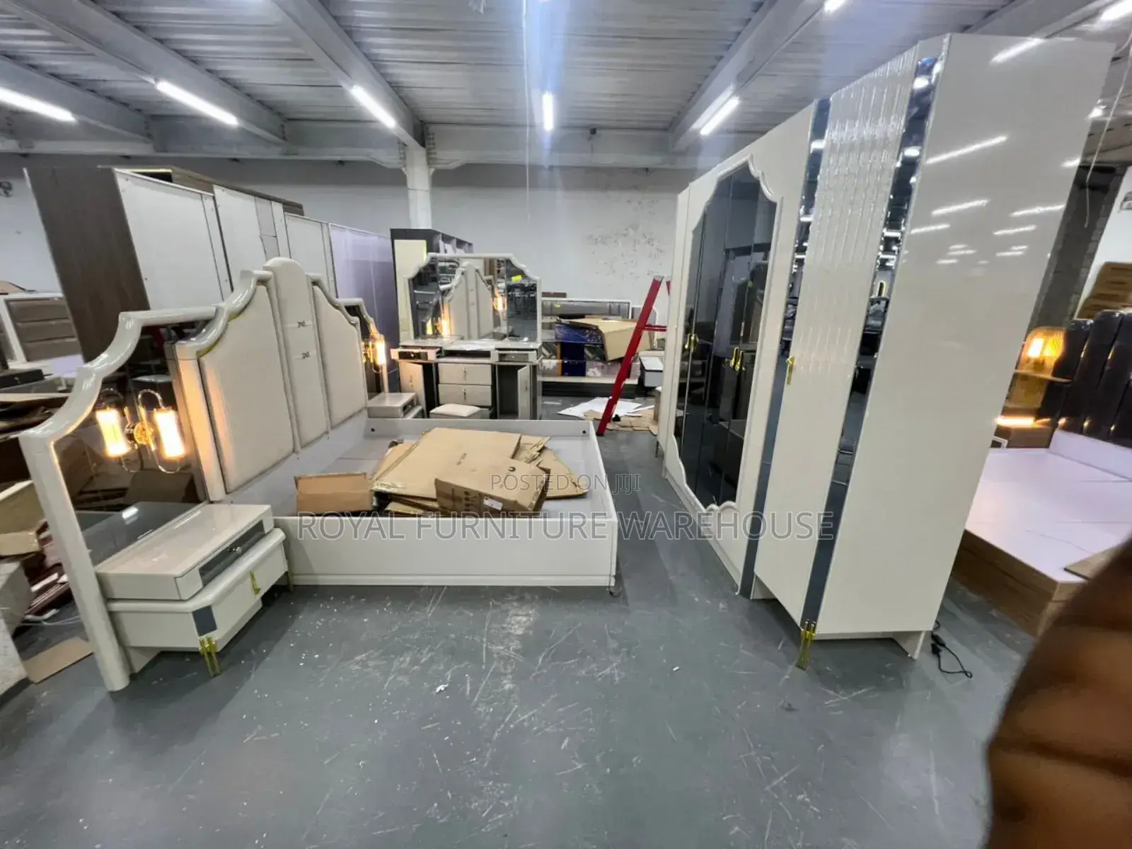 Luxurious Bedroom Set