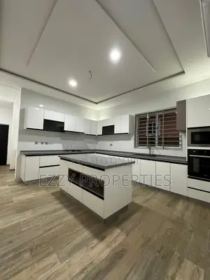 4bdrm House in Lakeside Estate, Ashaley Botwe for sale