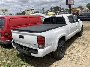 Toyota Tacoma 2022 White