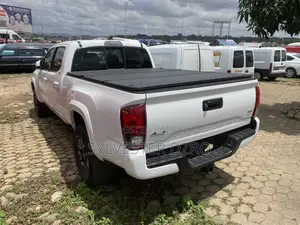 Toyota Tacoma 2022 White