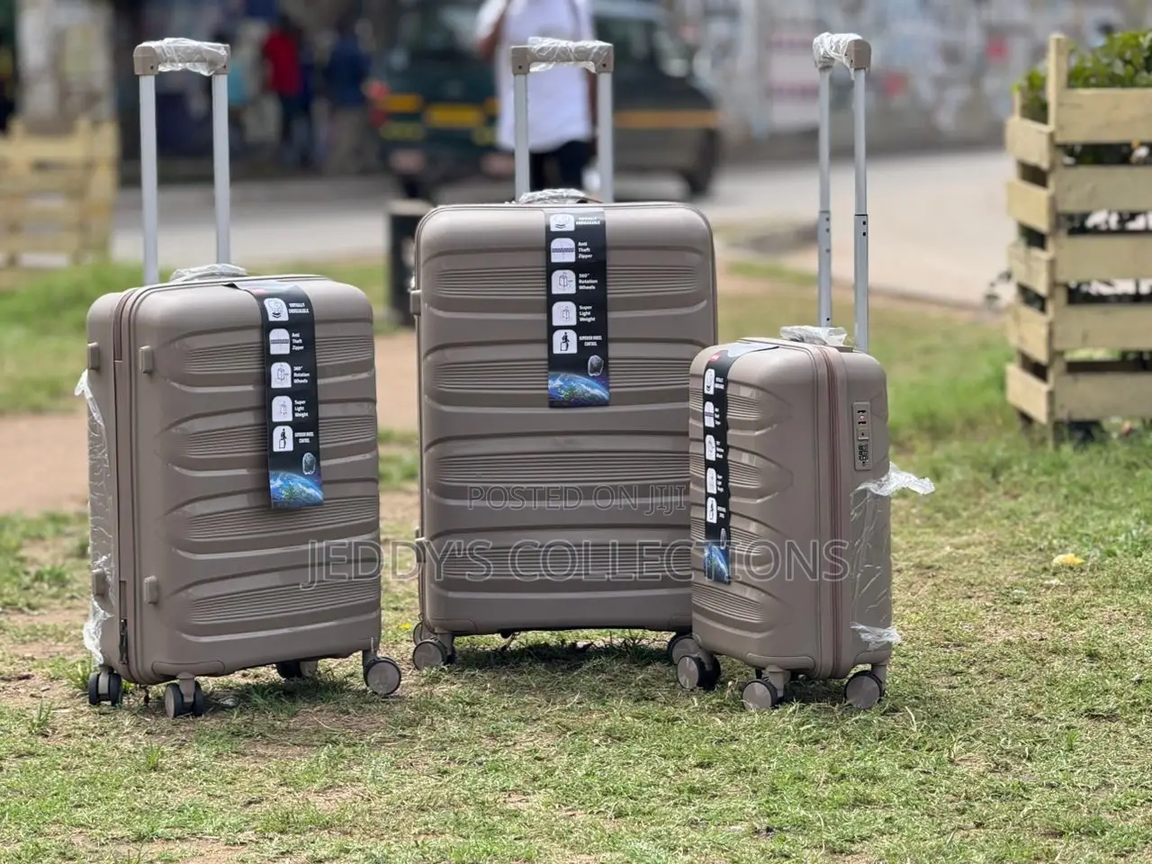 3set Scratch Resistant Trolling Traveling Luggage With A 360 Wheels