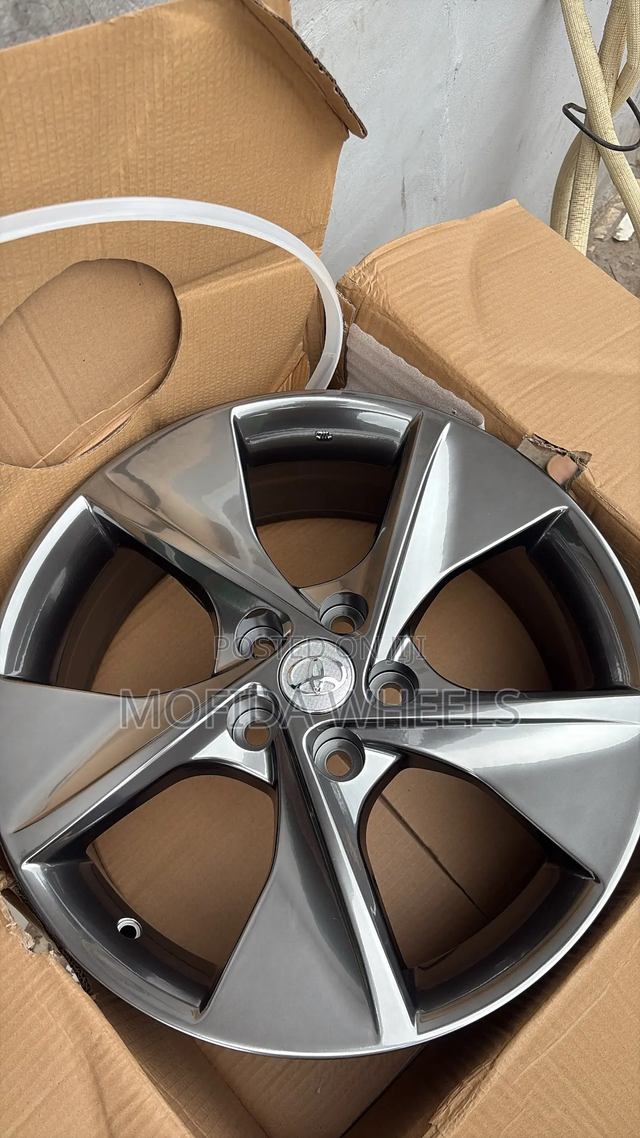 Toyota Rim 17and 16