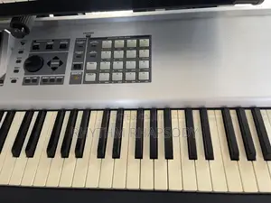 Roland Fantom X8