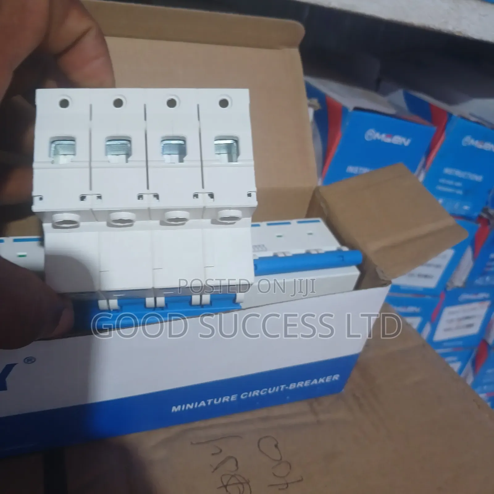 4 Pole Breaker