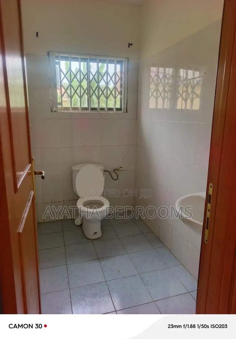 3bdrm House in Modern Properties, Baatsona Total for rent