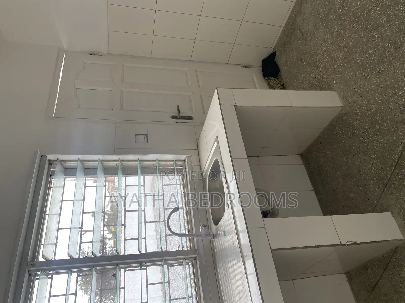 3bdrm House in Modern Properties, First Junction for rent