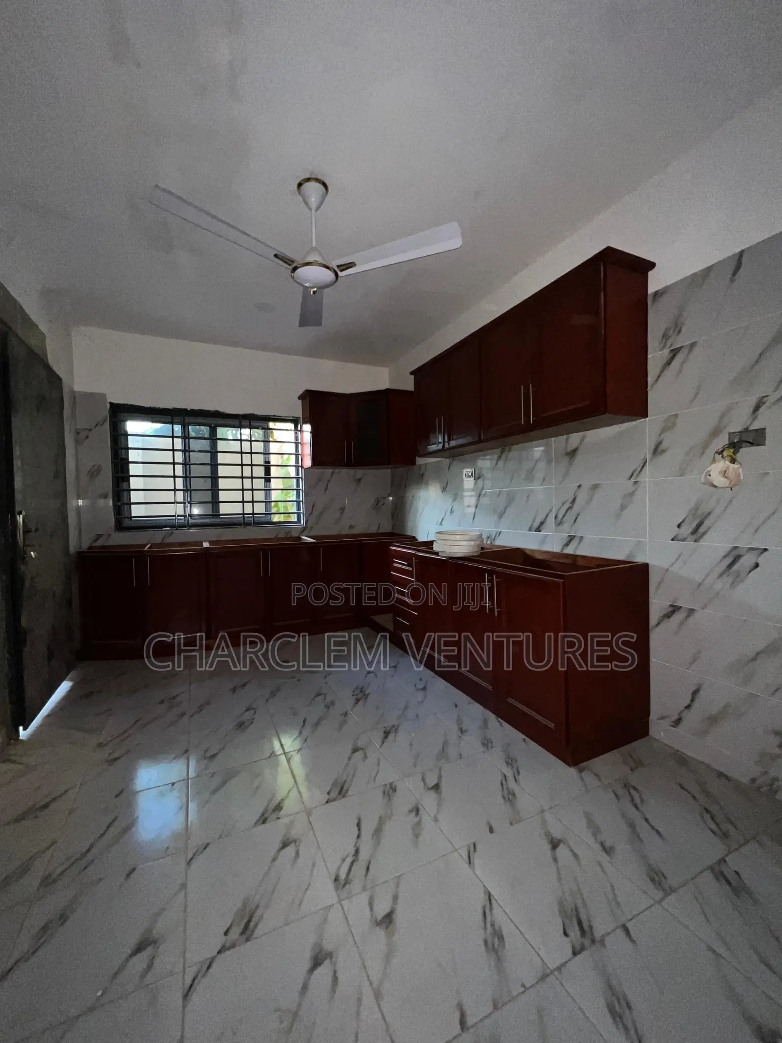 3bdrm Townhouse / Terrace in Charclem Ventures, Ashomang Estate