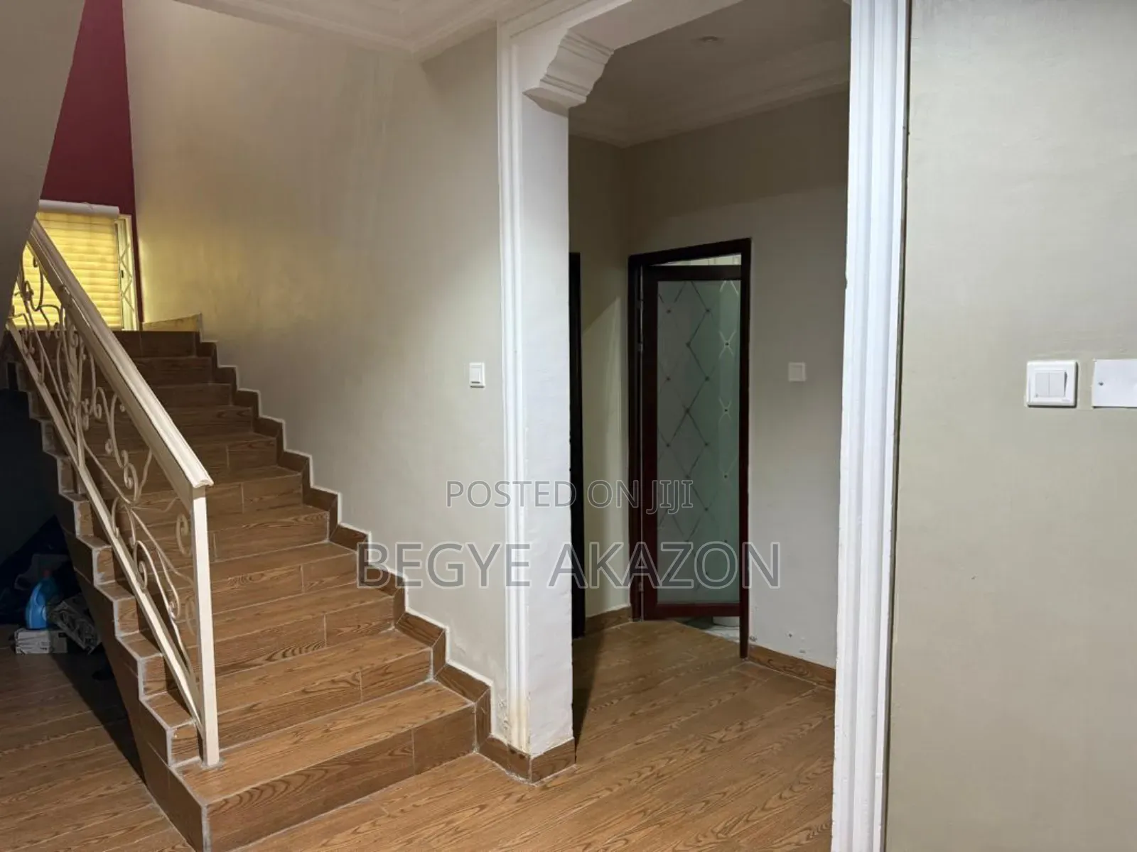 8bdrm House in Begye Akazon, Old Barrier for sale