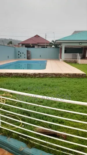 8bdrm House in Begye Akazon, Old Barrier for sale