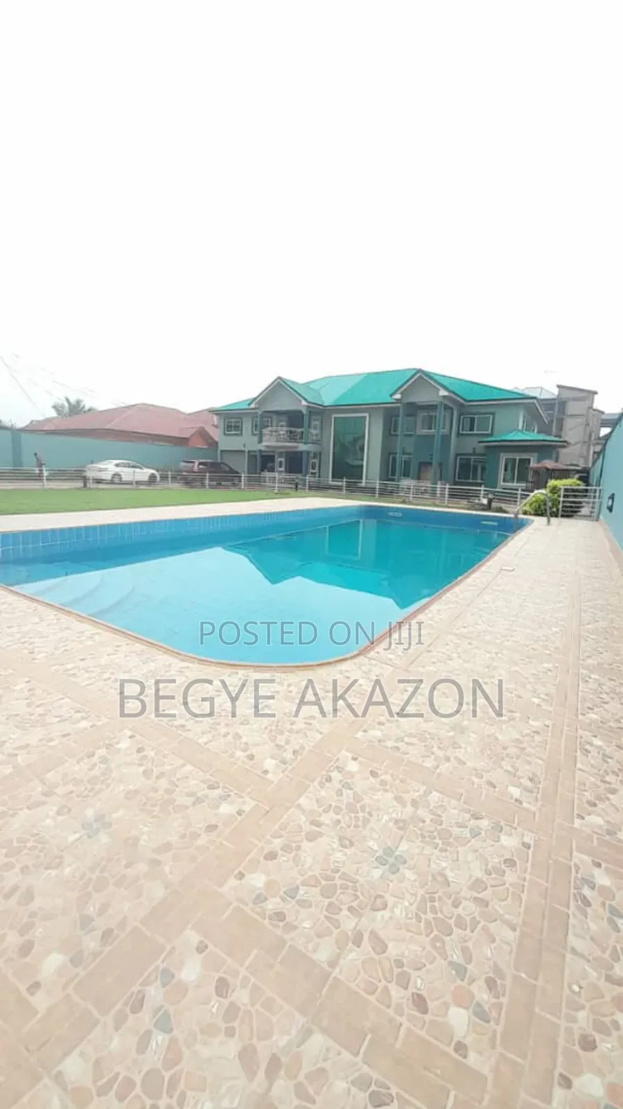 8bdrm House in Begye Akazon, Old Barrier for sale