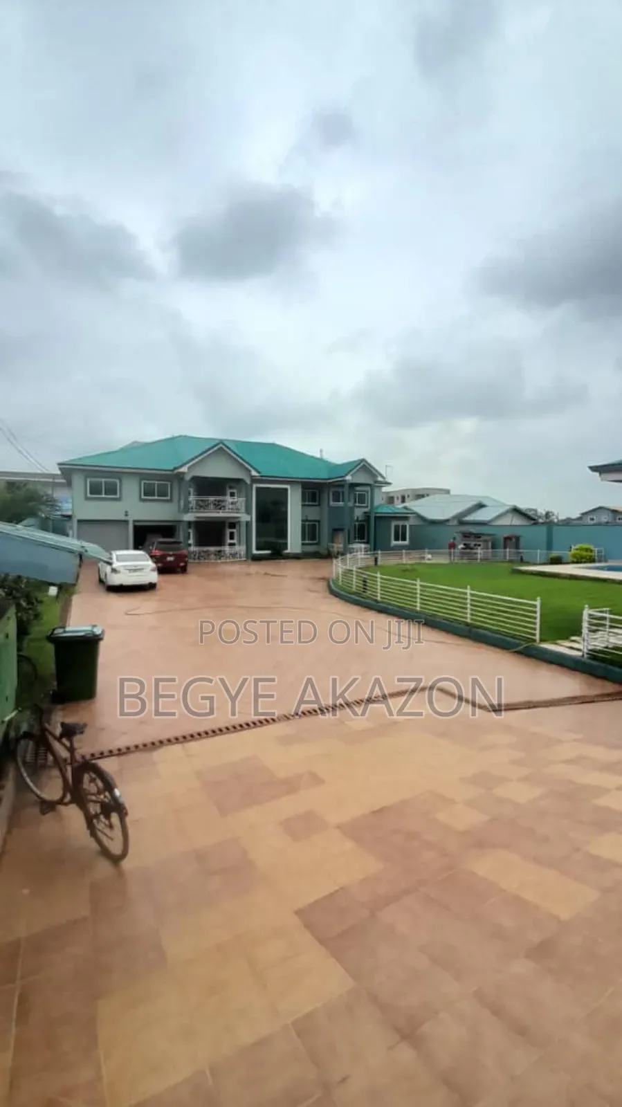 8bdrm House in Begye Akazon, Old Barrier for sale