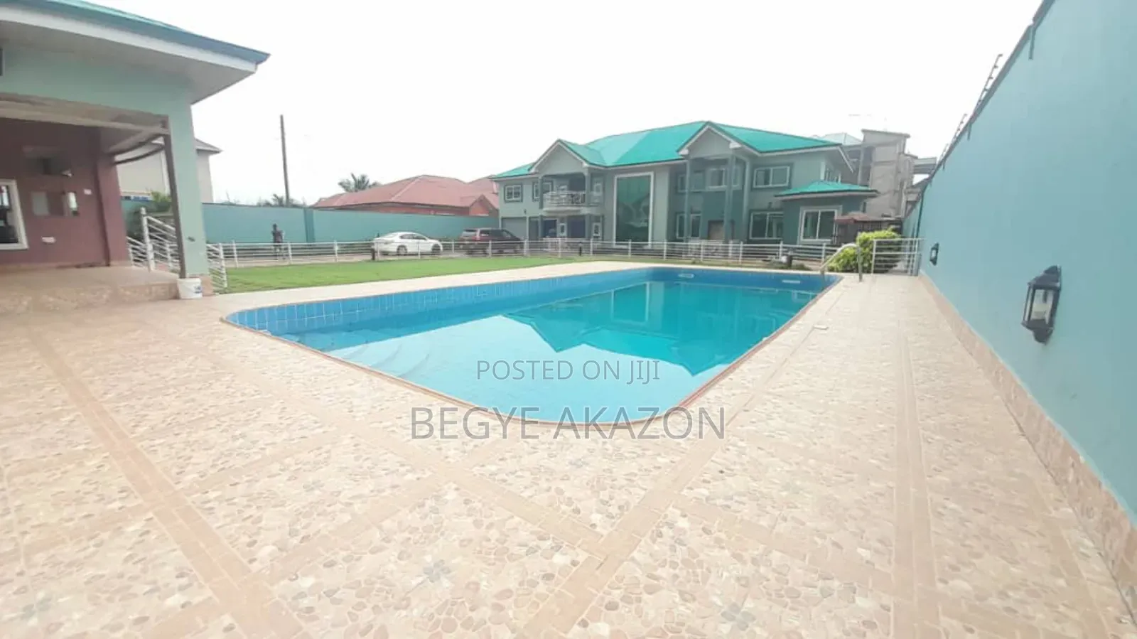 8bdrm House in Begye Akazon, Old Barrier for sale