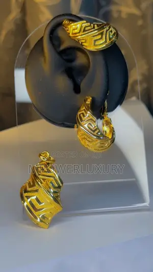 Luxurious Pendant and Earrings