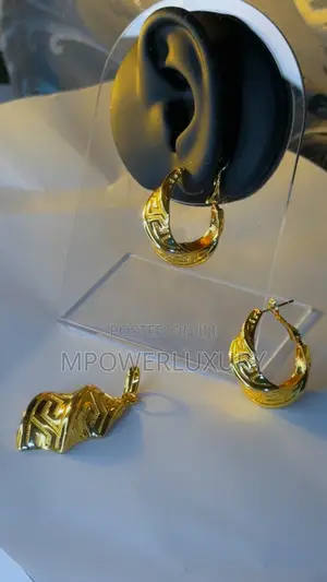 Luxurious Pendant and Earrings