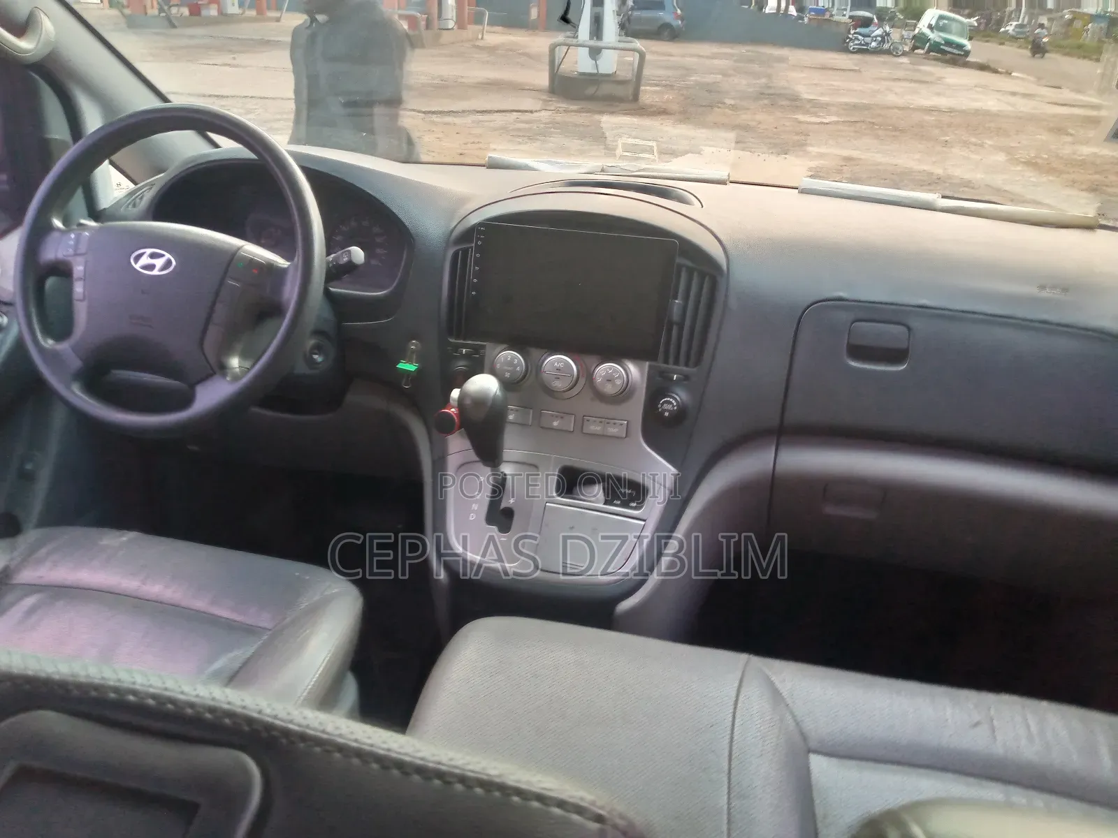 Hyundai Starex 2011 Black