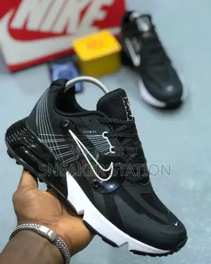 Nike Airmax Flywire Black/White