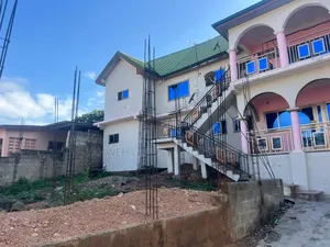8bdrm House in Accra Metropolitan for sale