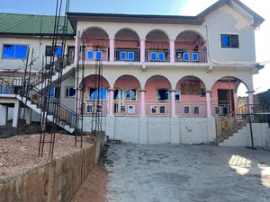 8bdrm House in Accra Metropolitan for sale