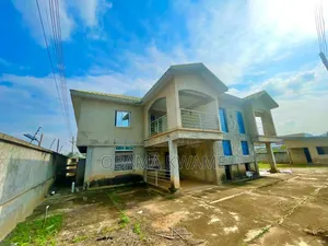18bdrm House in Laryea Homes, West Legon for sale