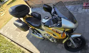 Yamaha 1999 Gold