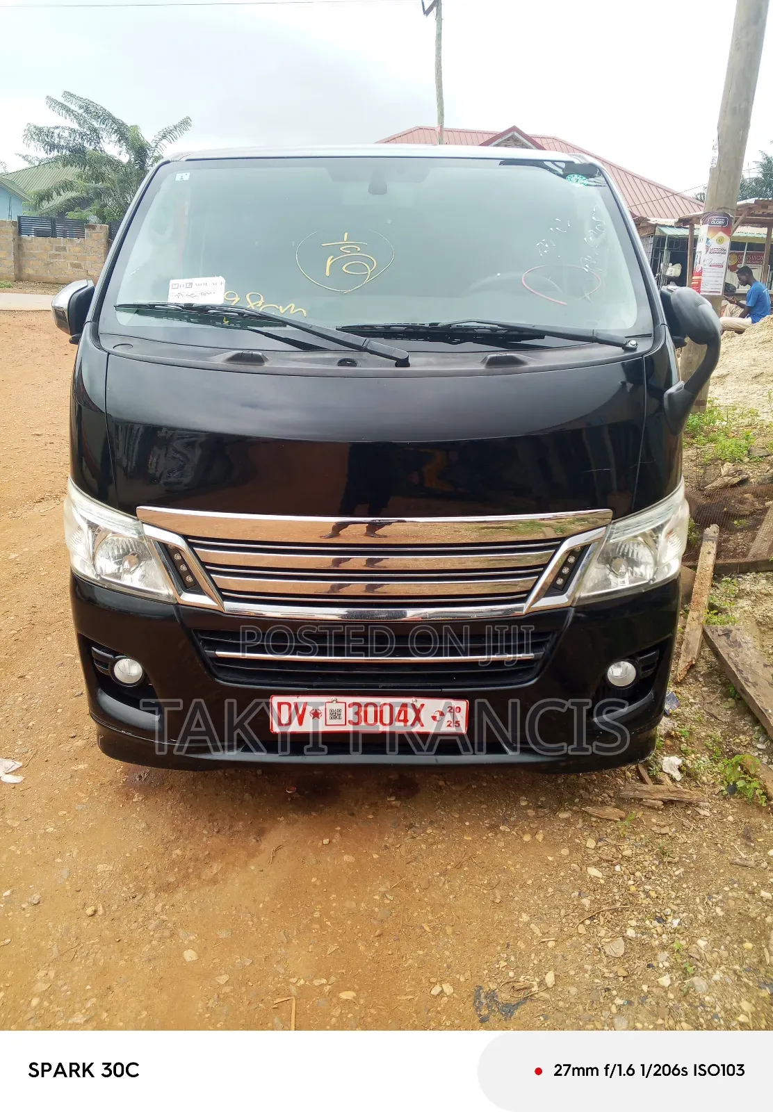 Nissan Caravan (Urvan) 2013 Black