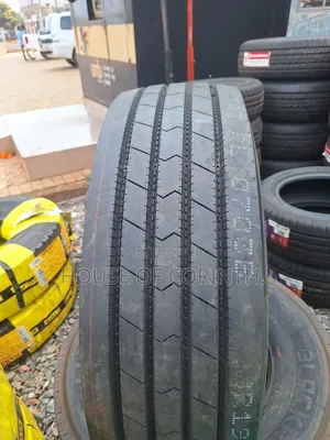 285/70r19.5 Black Rider, Smooth