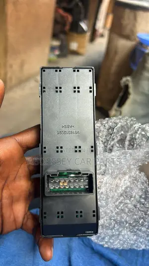 Hyundai Veloster Master Switch Available