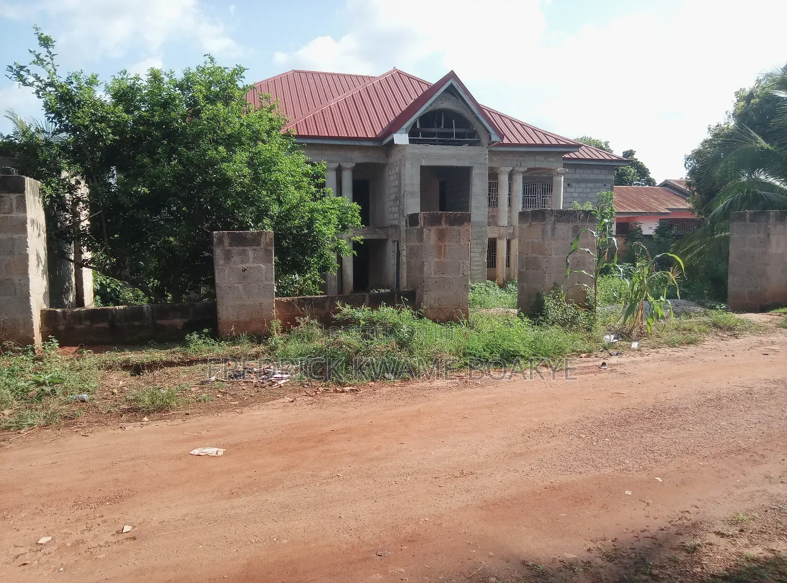12bdrm House in Brother K Estate, Kumasi Metropolitan for sale