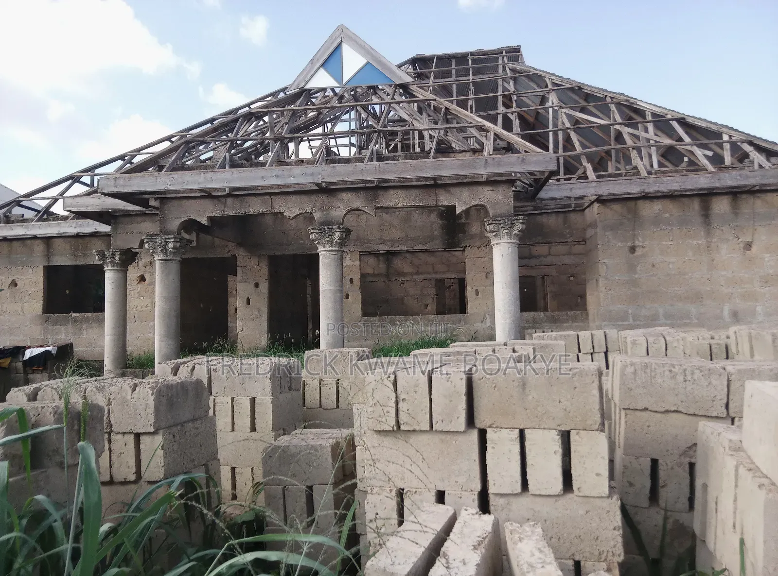 4 Bedrooms House For Sale