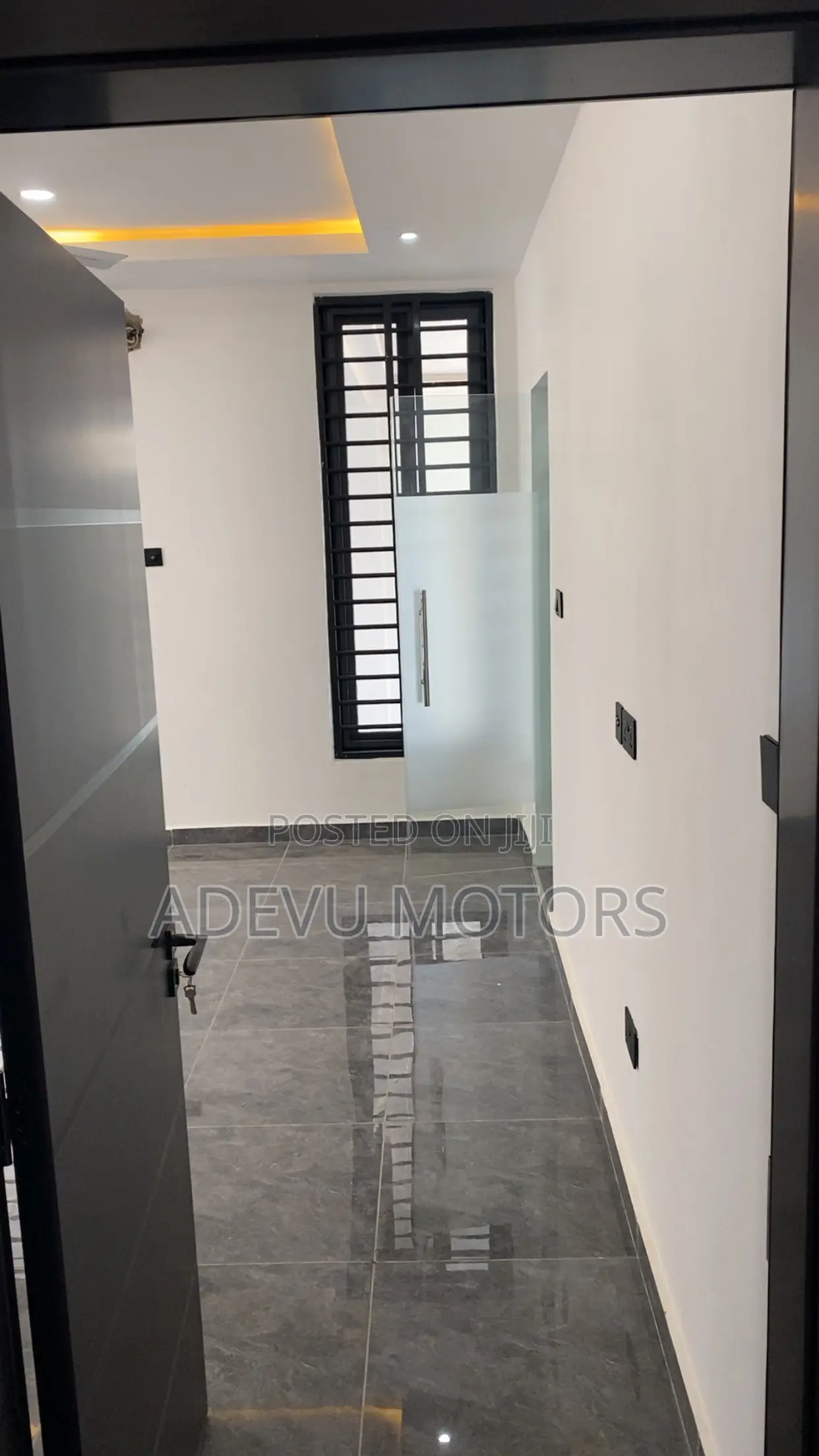 9bdrm Apartment in Adevu Homes, Oyarifa for sale