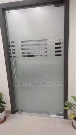 Frameless Glazz Doorr