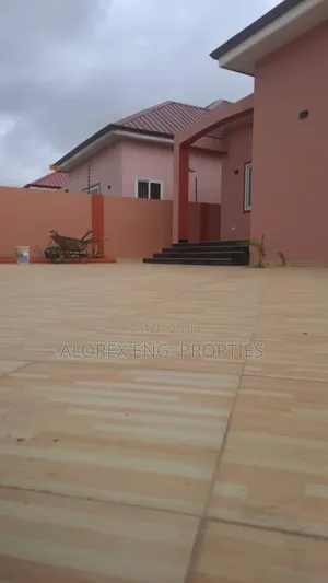 3bdrm House in House, Oyarifa for sale