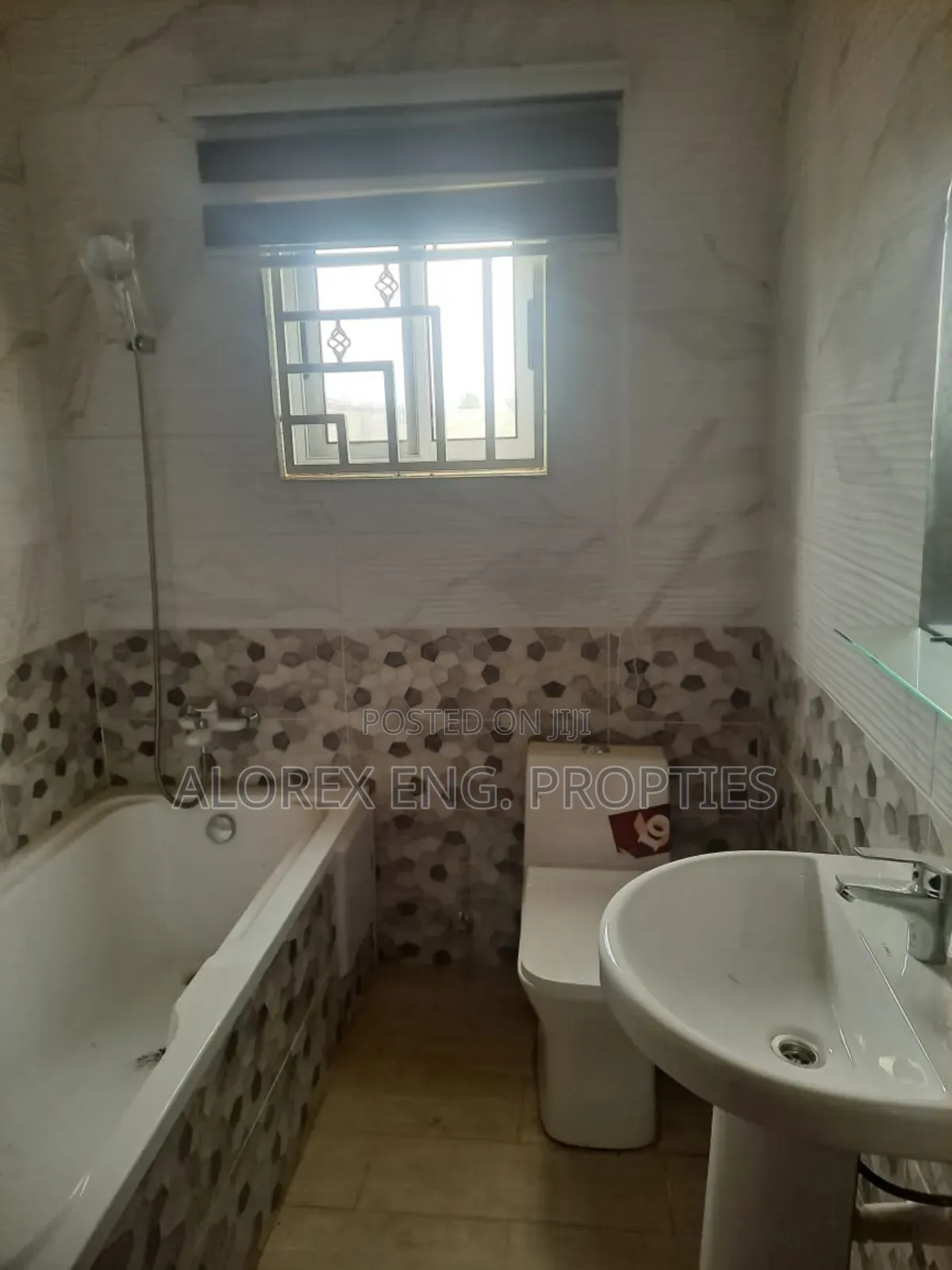 3bdrm House in House, Oyarifa for sale