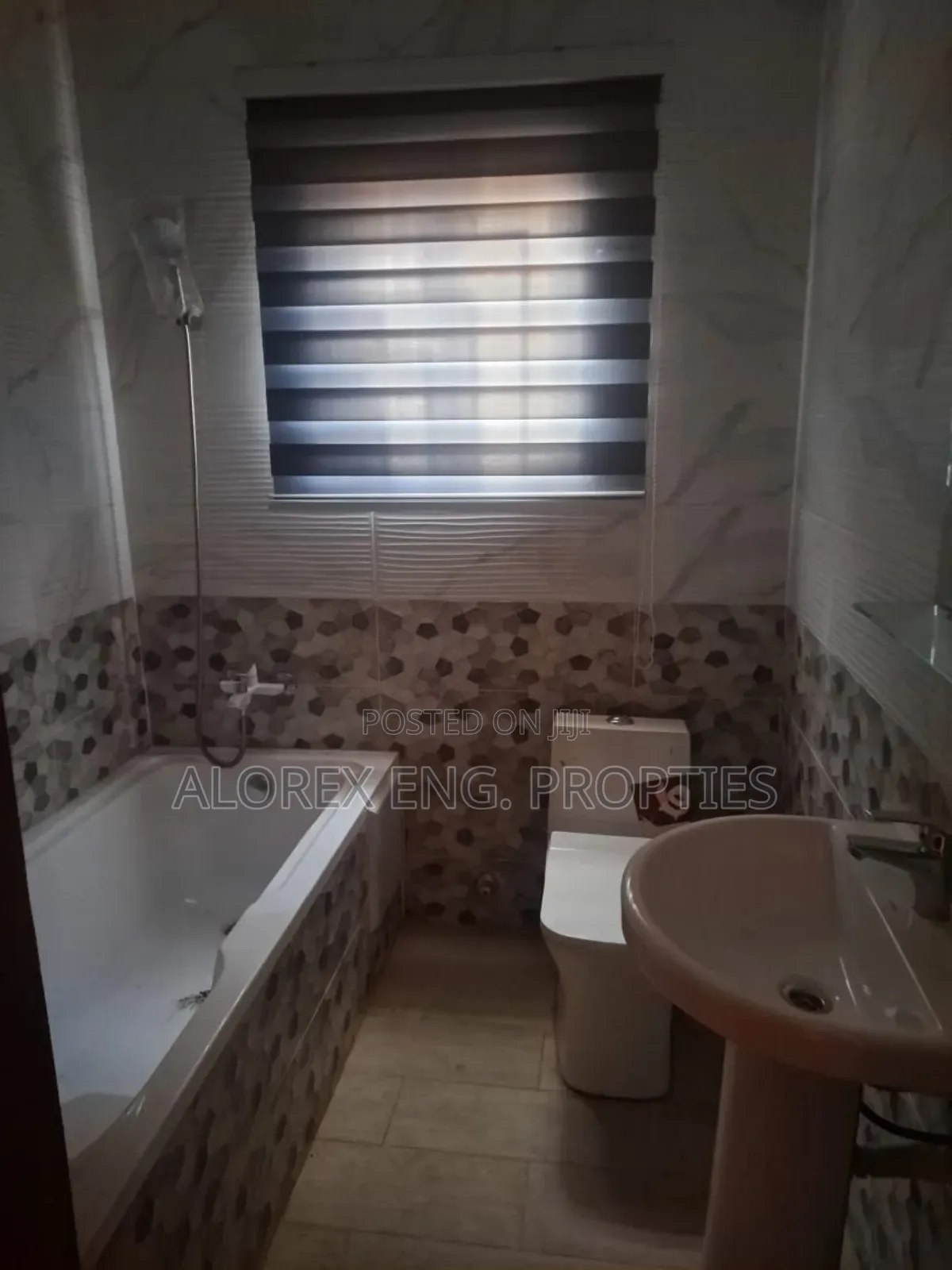 3bdrm House in House, Oyarifa for sale