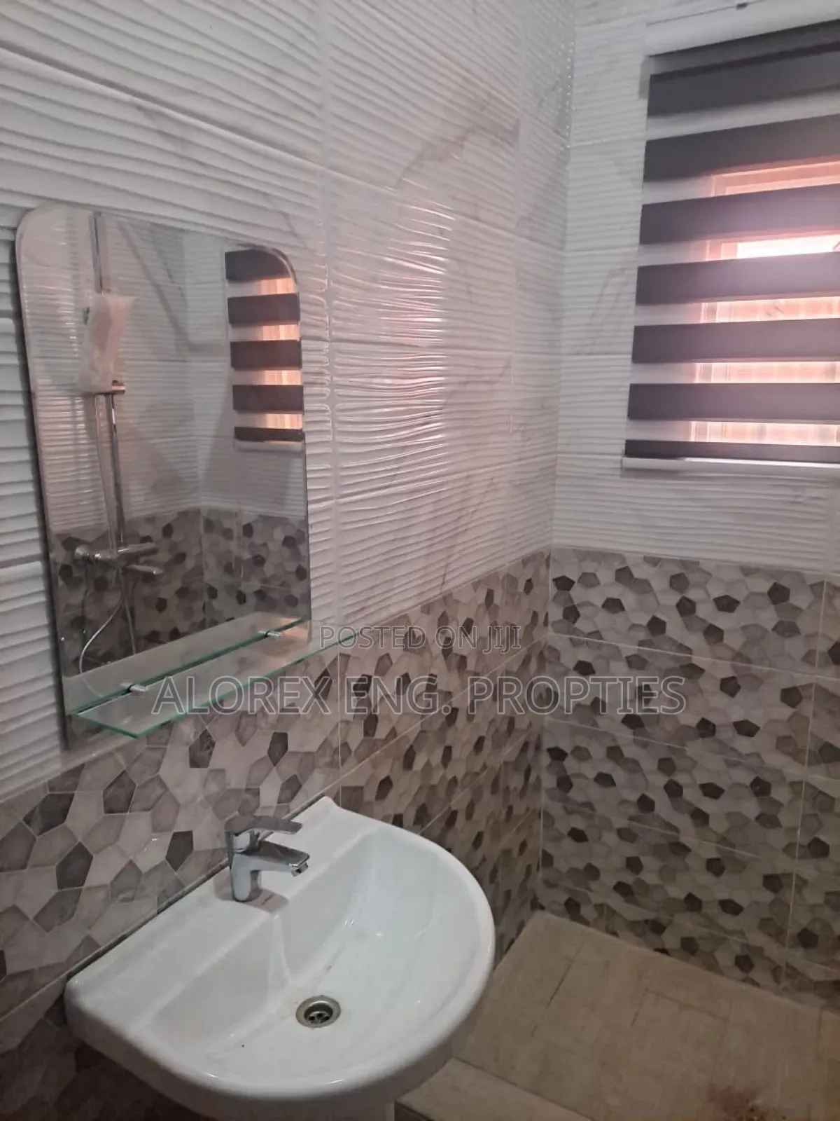 3bdrm House in House, Oyarifa for sale