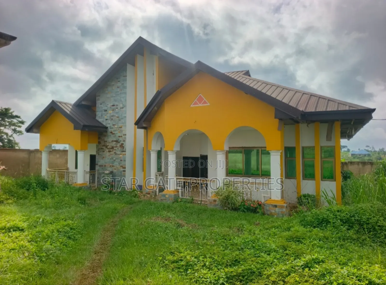 5bdrm House in Ejisu Donaso for sale