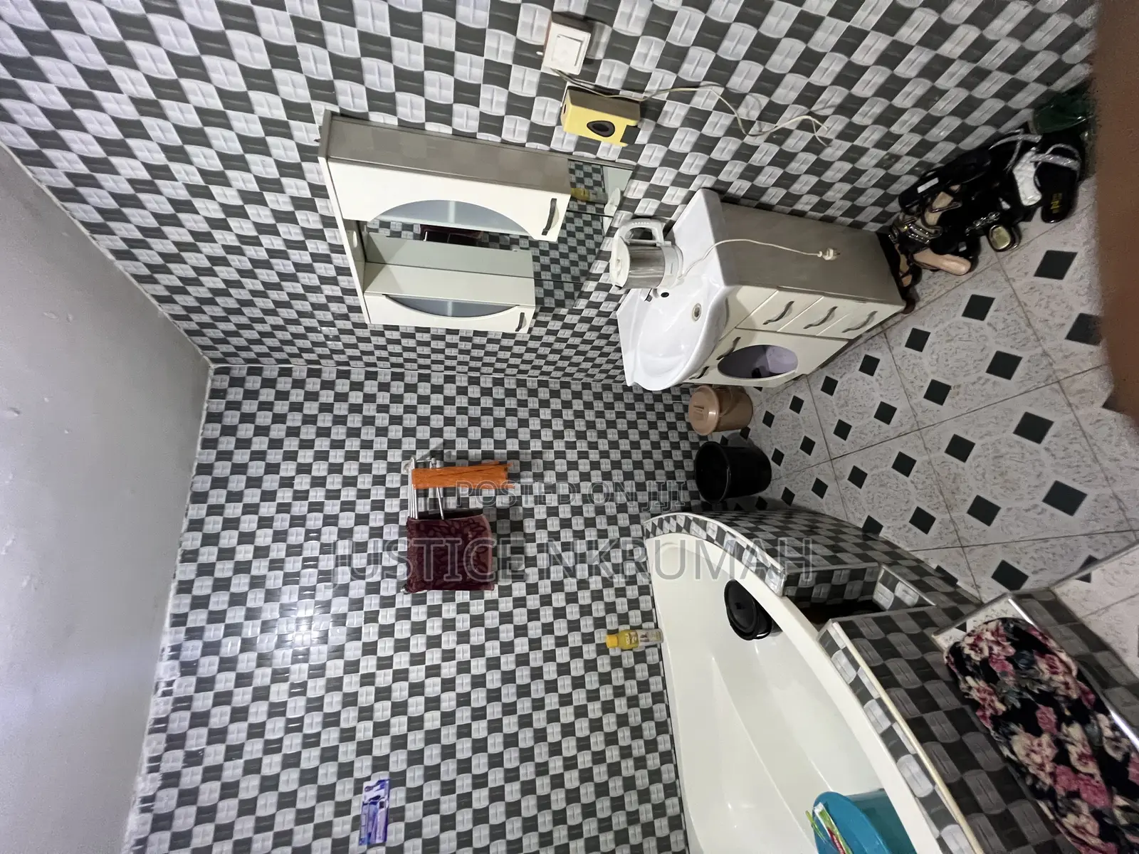 3bdrm Apartment in Mr Justice Estate, Old Barrier for rent