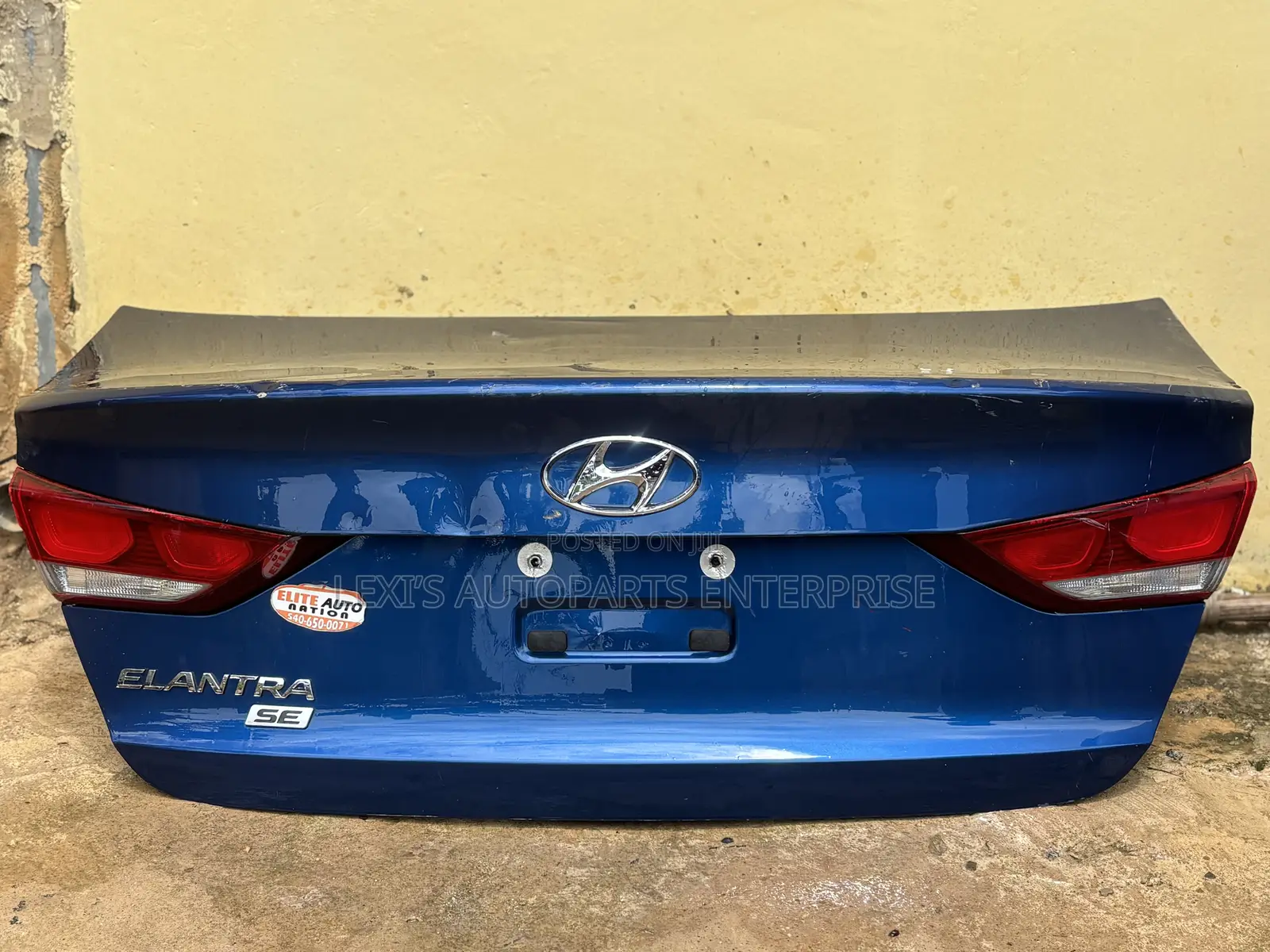 Hyundai Elantra 2017-2018 Booth